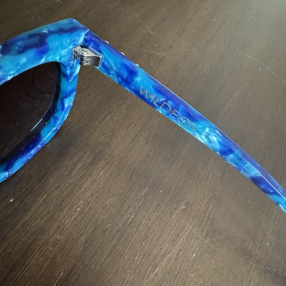 Wildfox Couture Classic Fox Blue Marble Mirrored Sunglasses w/ Case - Picture 3 of 6